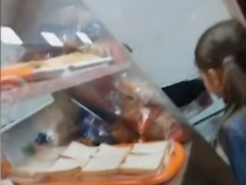 Учащихся лицея в Мэгдэчештах перевели на фастфуд с одобрения директора