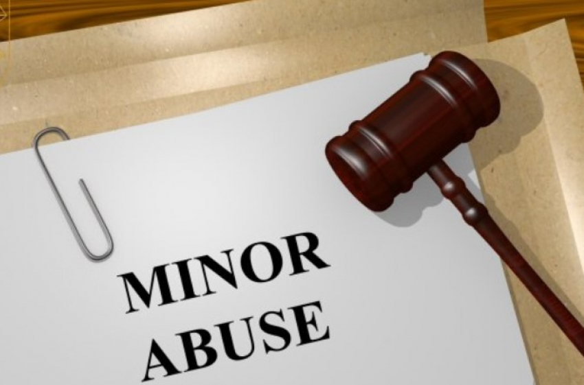 40-летний мужчина насиловал 3-летнюю дочь своей сожительницы - его посадили на 25 лет