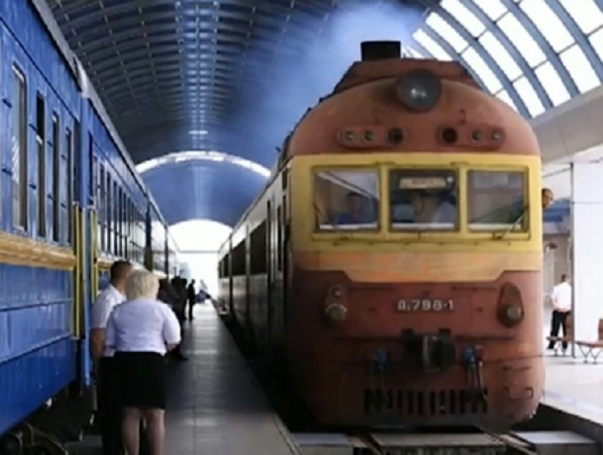 Власти пообещали дополнительные вагоны в поезде до Унген после сидячей забастовки на рельсах