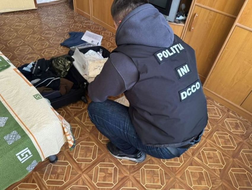 Наркоторговля под контролем заключенного: арестованы трое человек, 2 кг опасных веществ изъяты