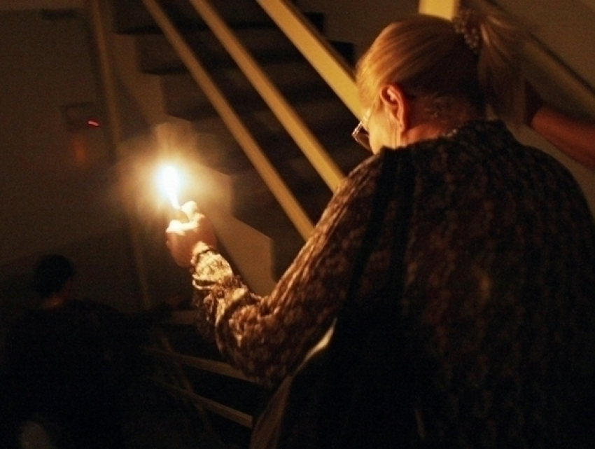 Десятки тысяч жителей столицы и 16 районов Молдовы в четверг оставят без света