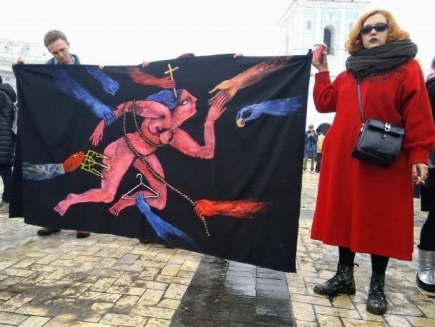Яростные столкновения женщин произошли на марше феминисток в центре Киева