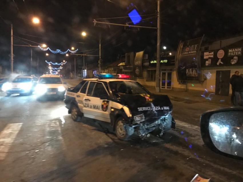 В центре Кишинева в аварию попал автомобиль госохраны