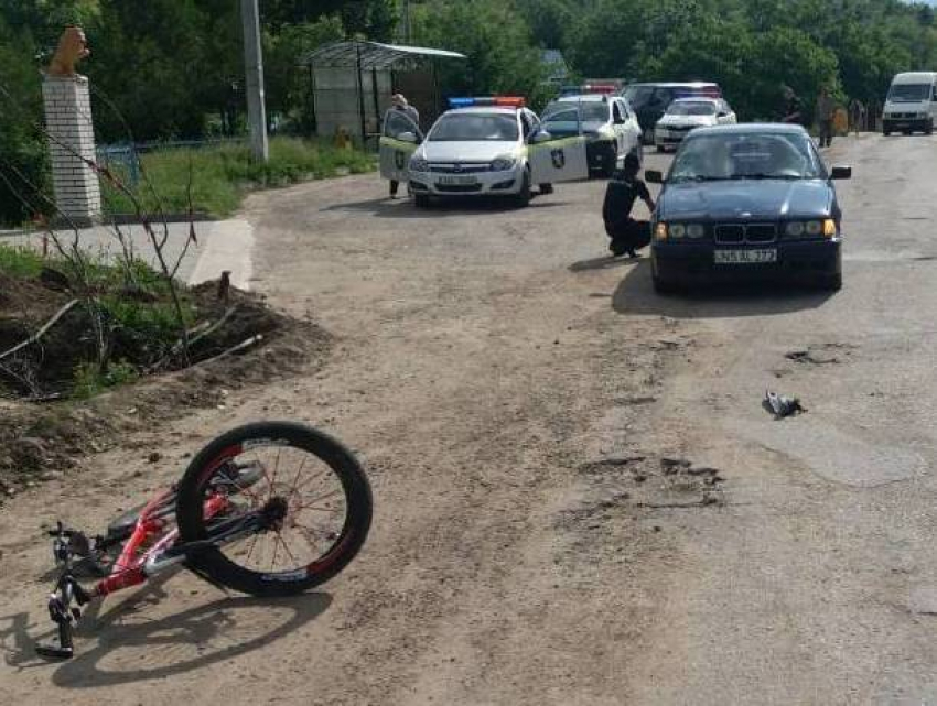 Молодая женщина за рулем BMW сбила несовершеннолетнего на велосипеде в Каушанах