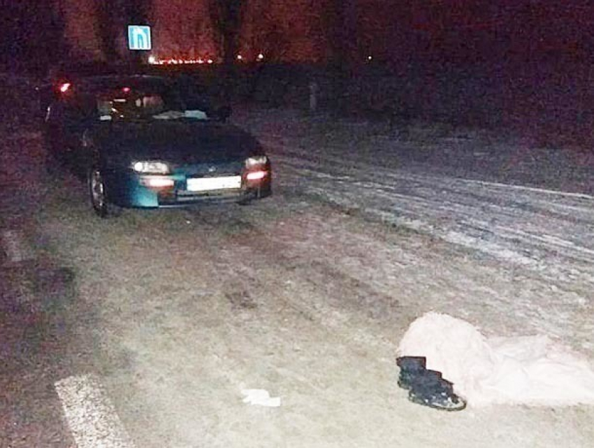 Пьяную 13-летнюю школьницу, отдыхающую на дороге, переехал водитель 