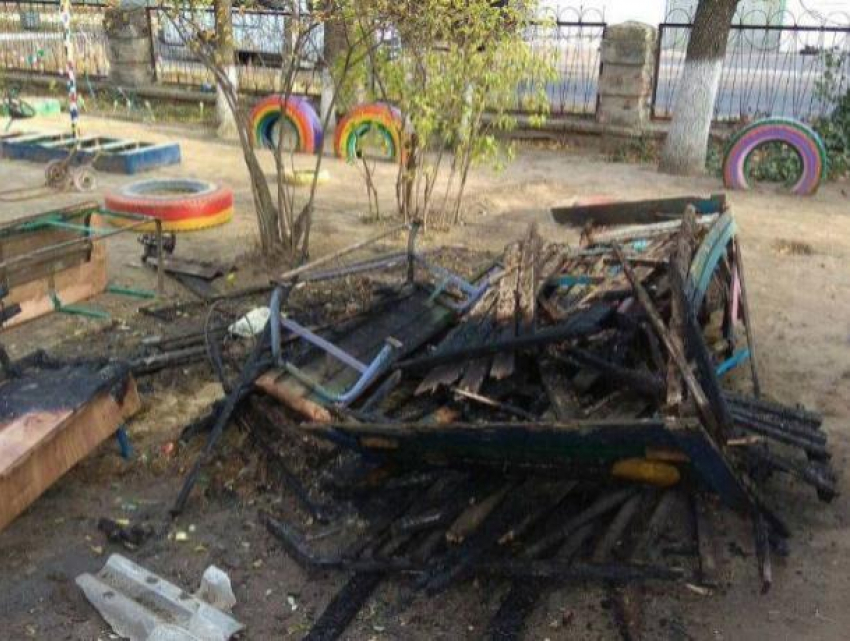 В Тирасполе сгорела детская площадка
