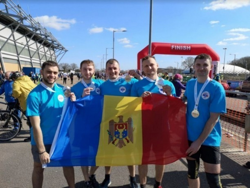 Парни из Молдовы пробежали 21 км в Англии во имя благого дела 