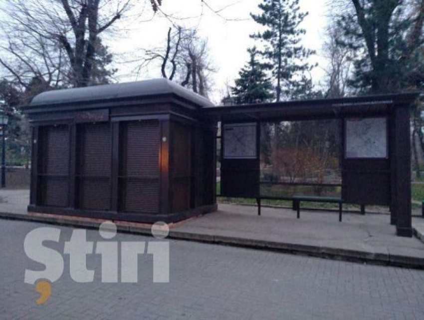 В Кишиневе начали устанавливать остановки нового типа, интегрированные в киоски