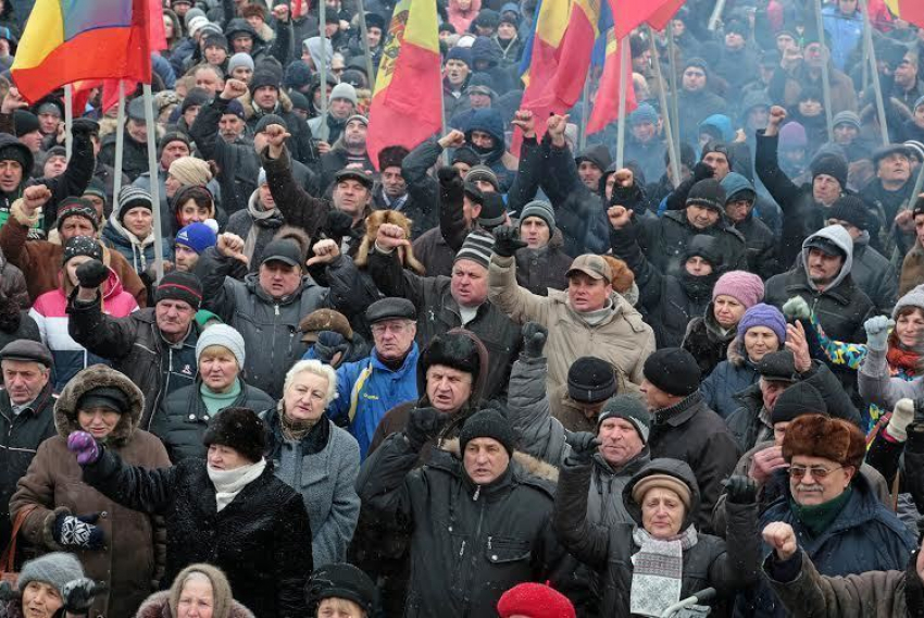 Десятки автобусов с жителями Гагаузии выехали на антиправительственный митинг в Кишинев 