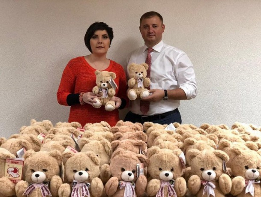 Автомобили патрульной полиции Молдовы укомплектуют плюшевыми медведями