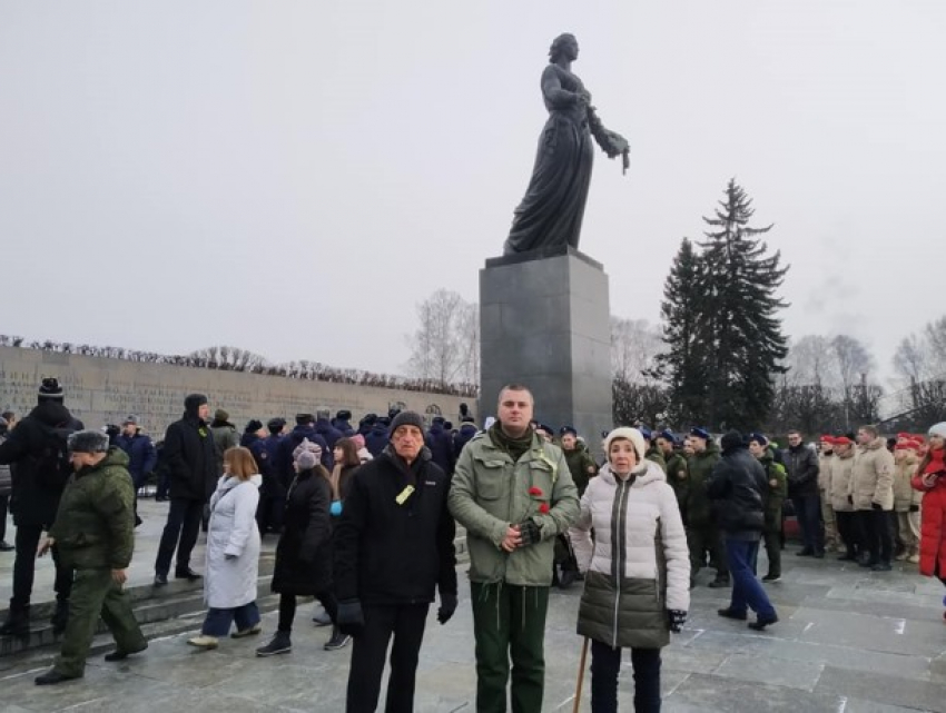 "Память к ним пролегла сквозная» - представители Молдовы возложили цветы на Пискаревском кладбище