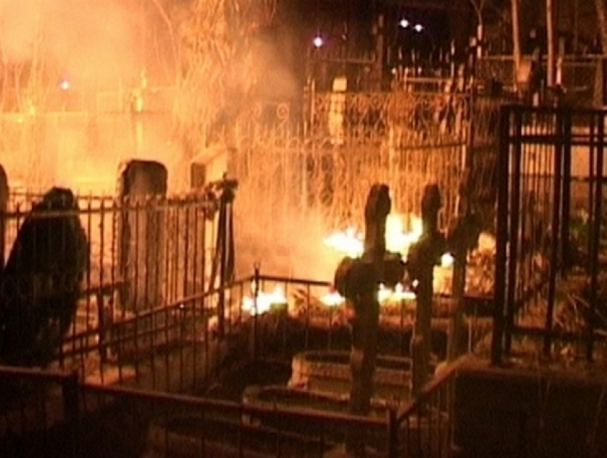 Безопасность кладбищ на Пасху блаженных обеспечат пожарные 