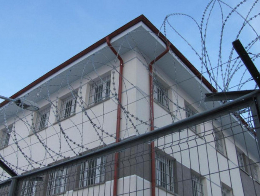 Несовершеннолетние узники тюрьмы в Гоянах напали на надзирателя, пытаясь организовать массовый бунт 