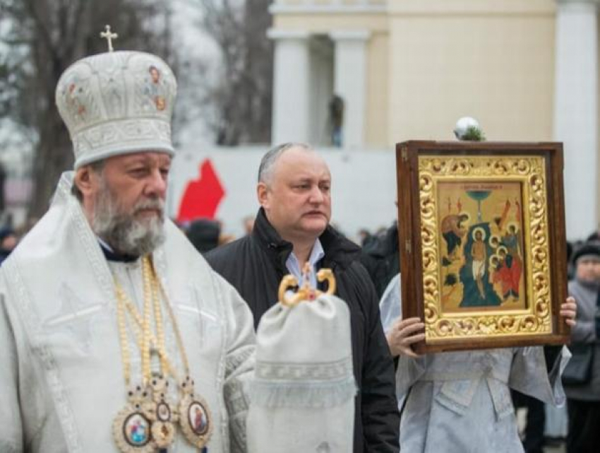 Глава государства искупался в купели на Крещение