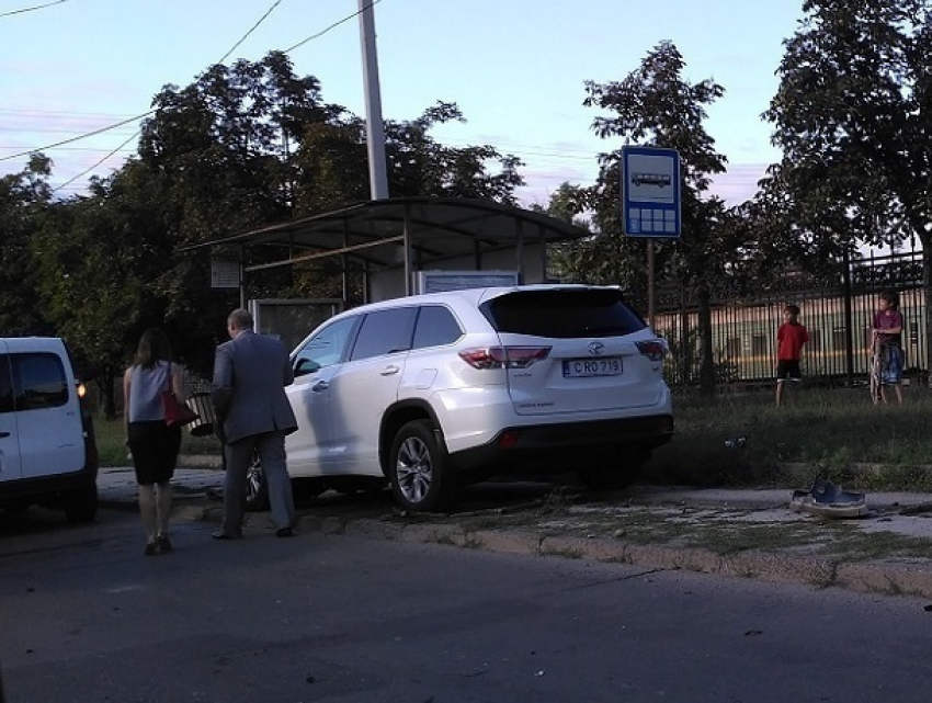 Директора госпредприятия, разбившего дорогой служебный автомобиль, уволил министр экономики 