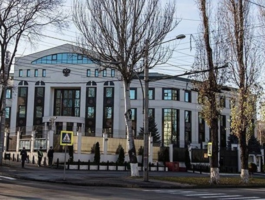 Скандально объявленные персонами нон грата российские дипломаты покинули Молдову