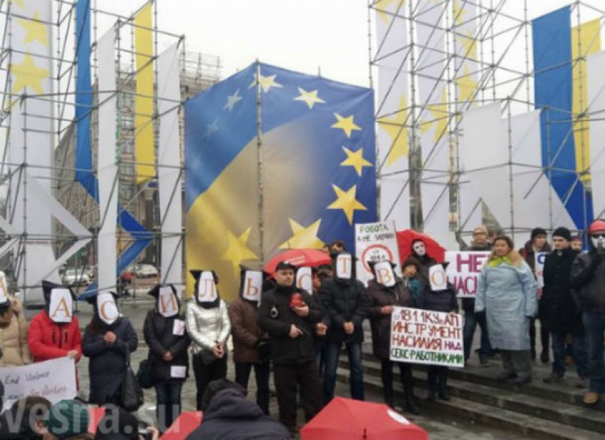 Проститутки устроили акцию в центре Киева