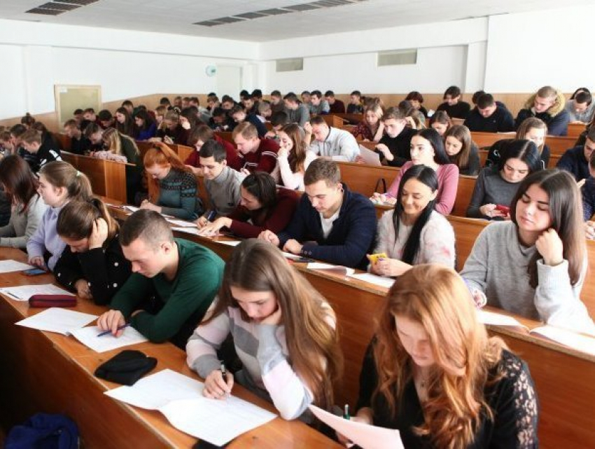 Счастливый шанс отправиться на учебу в Россию получат свыше 500 юношей и девушек из Молдовы