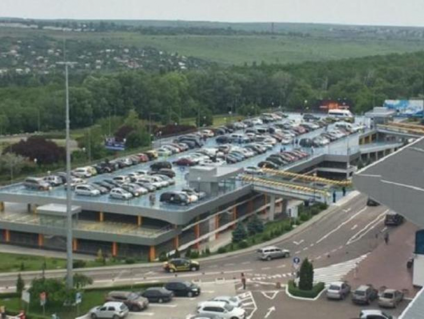 75% парковочных мест в аэропорту заняты авто с украинскими номерами