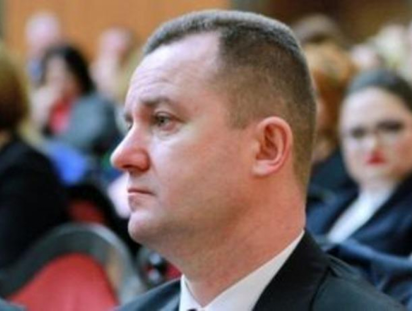 Судья Мельничук вернулся к работе, несмотря на два уголовных дела и судебное решение