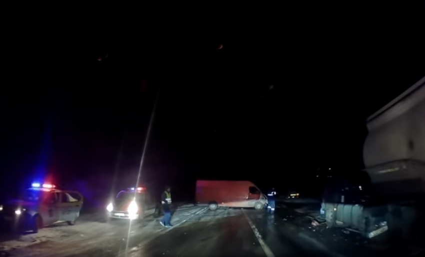 На Леушенской трассе из-за обледенелой дороги происходят аварии