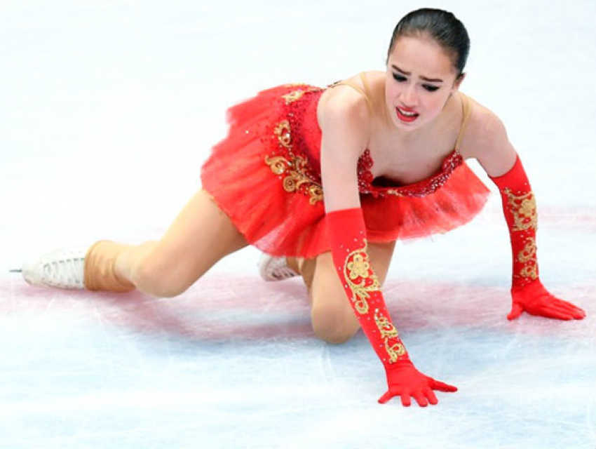 Ужасными падениями на лед Алина Загитова отбила попу