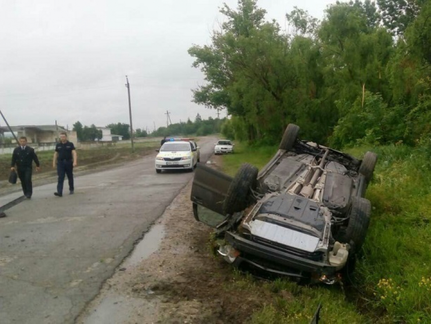 В ДТП с переворотом иномарки в Каушанском районе пострадал молдаванин
