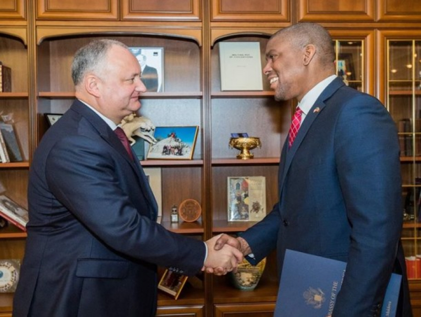 Состоялась встреча президента Молдовы и посла США
