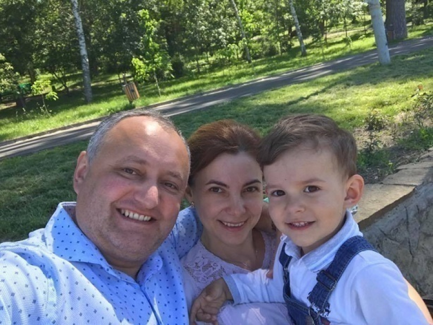 "Прекрасные моменты с семьей» в Кишиневе показал Игорь Додон