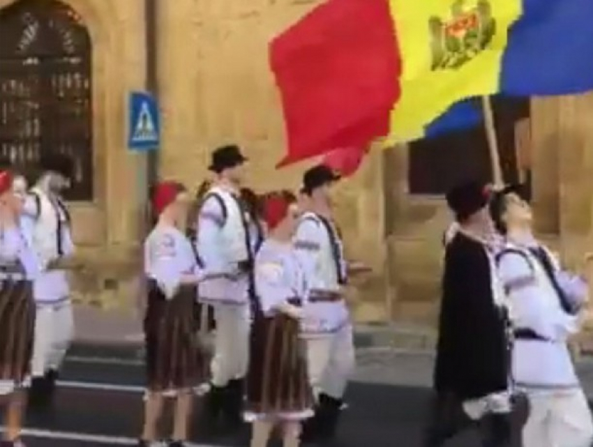 Молдаване зрелищно представили свою страну на уличном фестивале в Италии