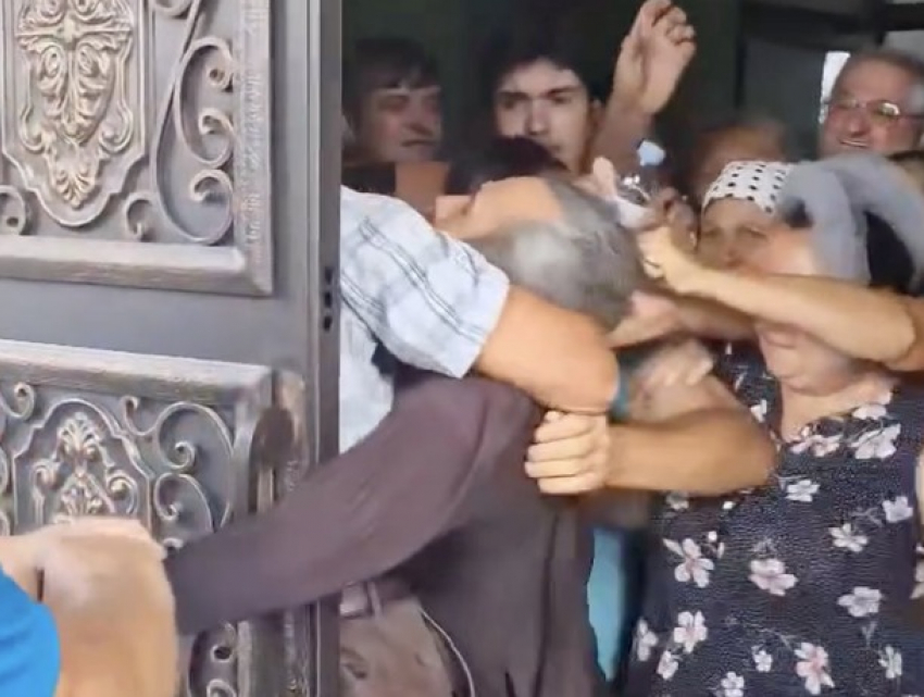 Религиозный скандал в Гринэуцах: шесть человек предстанут перед судом за нападение на священника