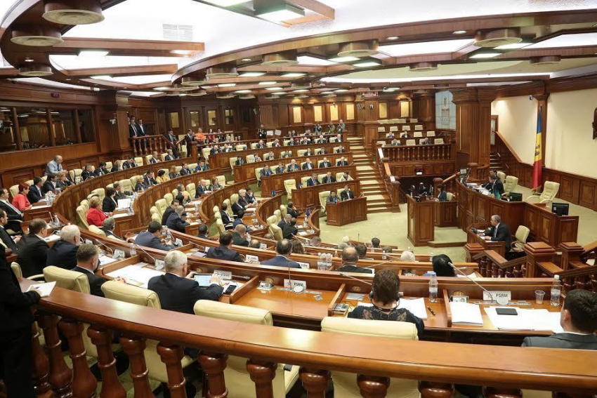 Социалисты покинули заседание Парламента РМ и предупредили правящие партии, что народ поднимет их на вилы 