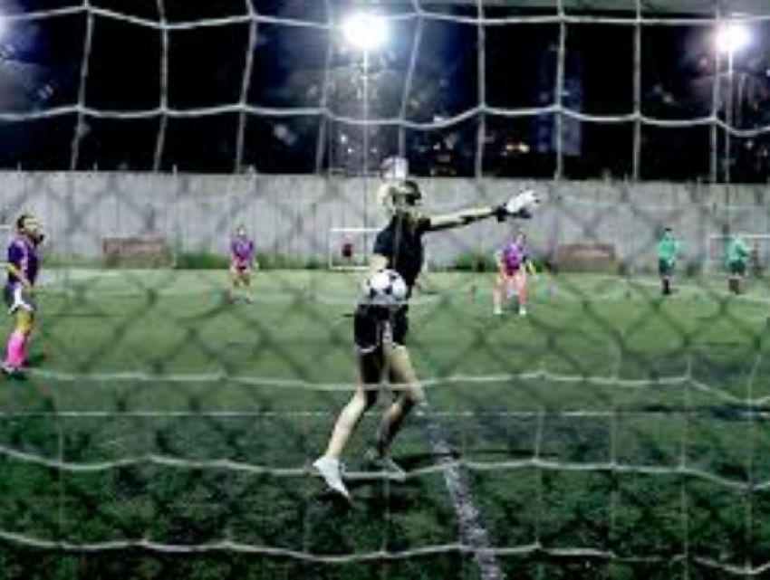 Драка в женском футболе - спортсменки устроили мордобой прямо на поле