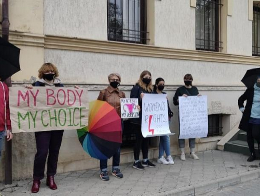Кишиневские женщины вышли на протест из солидарности с полячками