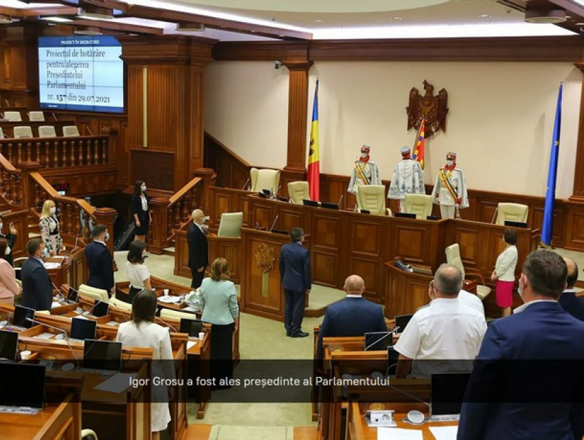 Парламент сформировал постоянные комиссии и закрыл весенне-летнюю сессию 