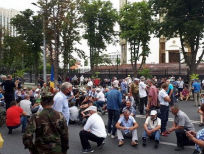 Додон: Почему кишиневцы должны страдать от того, что протестующие перекрывают дорогу на несколько часов?