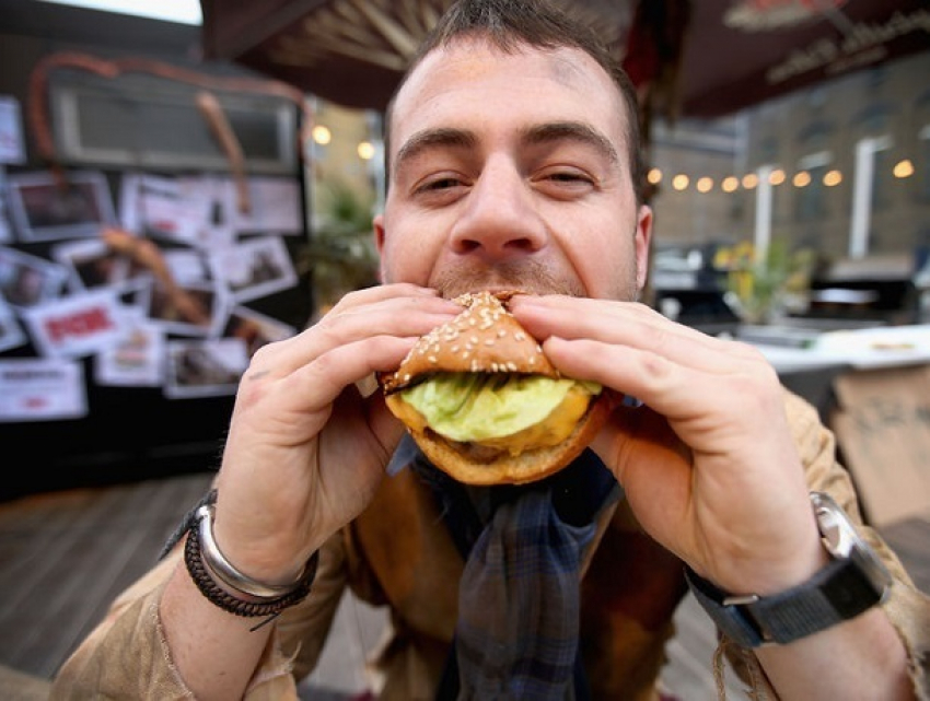 Дорогие iPhone и дешевые гамбургеры: эксперты сравнили Кишинев с ведущими городами мира