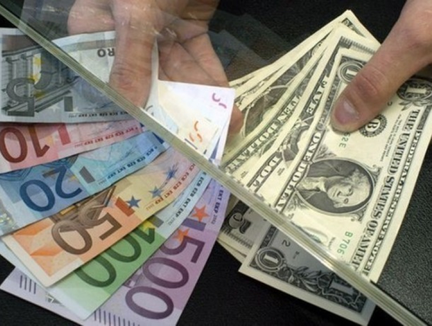 Падение трех валют пообещал Нацбанк во вторник 