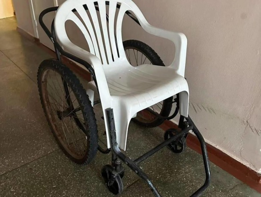 Ужасающая «нанокаталка": в Центре матери и ребенка прояснили ситуацию со странным инвалидным креслом