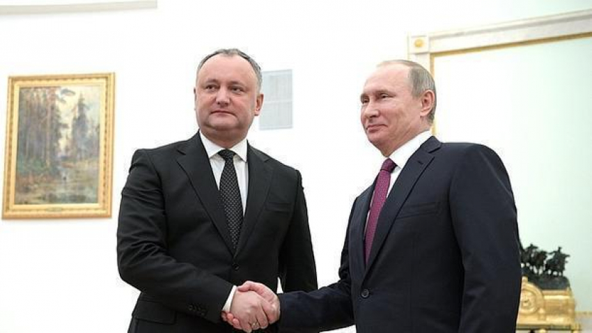 Путин поздравил Додона и весь молдавский народ с Днем Победы 
