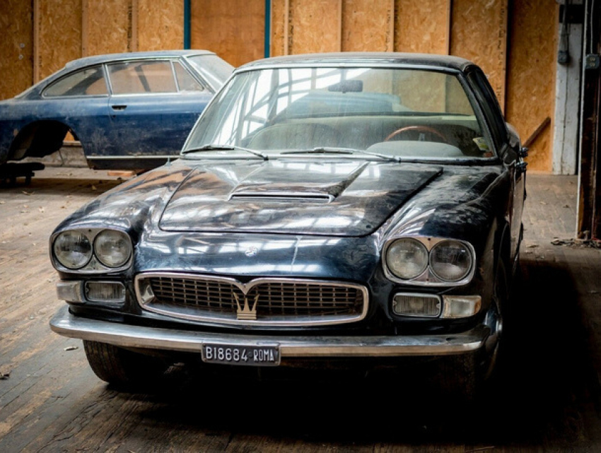Раритетный седан Maserati выставили на eBay