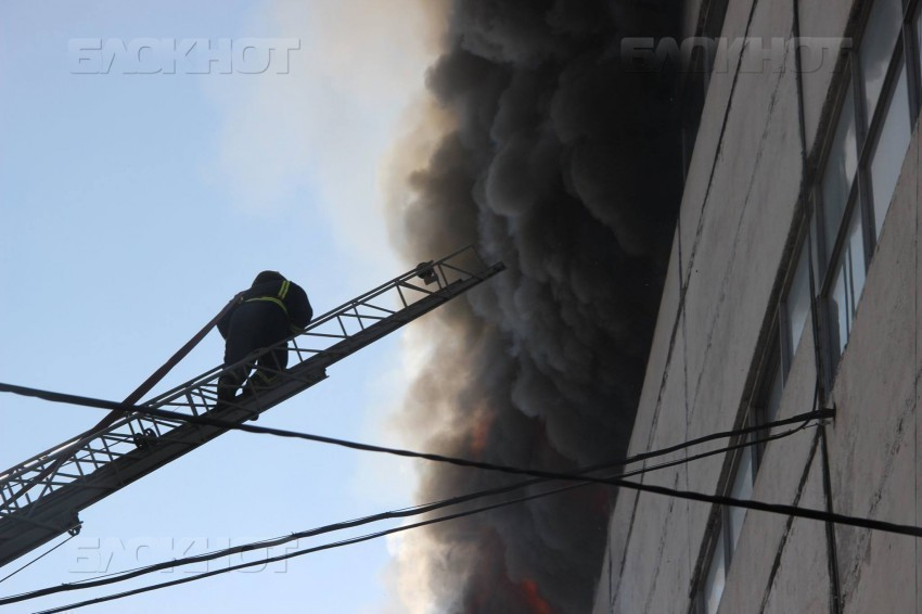 Рассматриваются 4 версии причин пожара в здании на Заводской