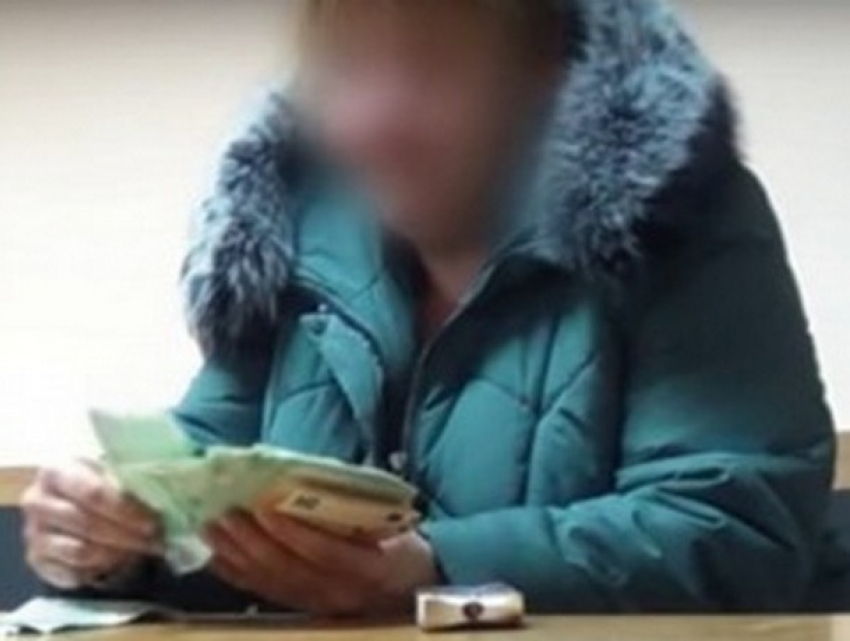Убившей мужа молдаванке вынесли приговор за попытку «подкормить» валютой полицейского в России