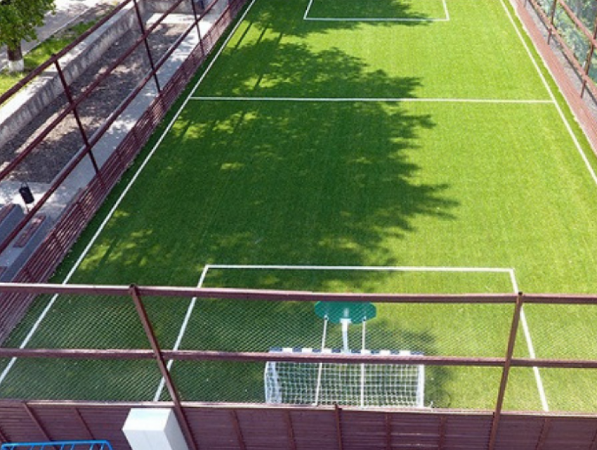 В Кишиневе открыли поля для мини-футбола