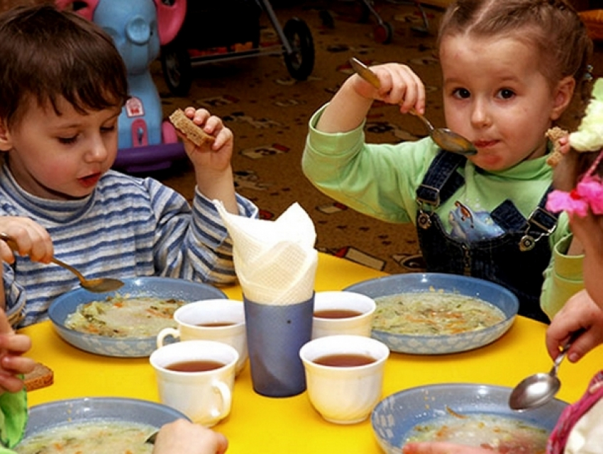 Управление образования Кишинева столкнулось с трудностями в организации питания в детсадах