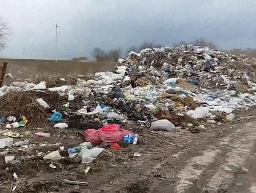 Экологическая бомба в Сурученах: незаконная свалка расширяется, загрязняя воду и атмосферу