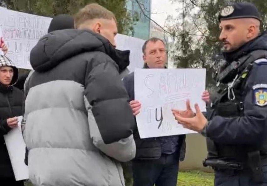 116 гражданам Молдовы, протестовавшим против Санду в Бухаресте, запретили въезд в Румынию