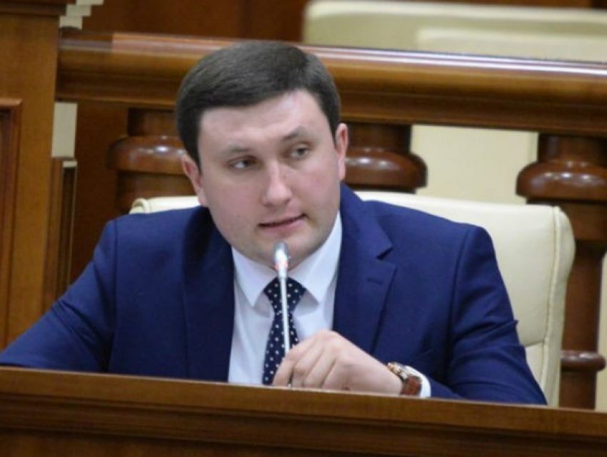 Односталко обвинил президента в отсутствии необходимого числа доз вакцин в Молдове