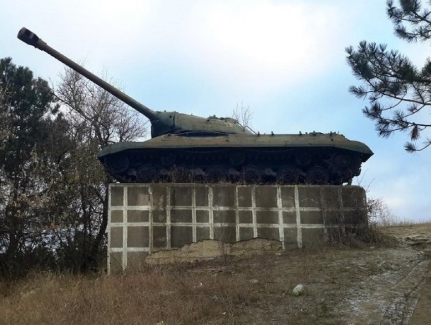 Красносельский хочет забрать в Приднестровье постоянно оскверняемый танк ИС-3 в Унгенском районе