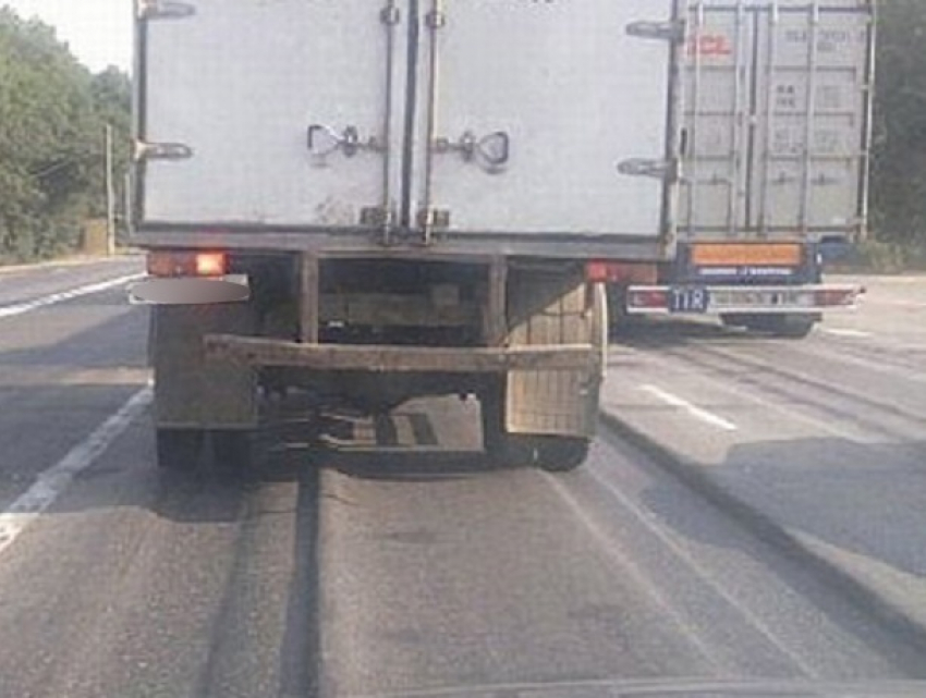 Движение тяжелых грузовиков в жару по дорогам Молдовы запретили